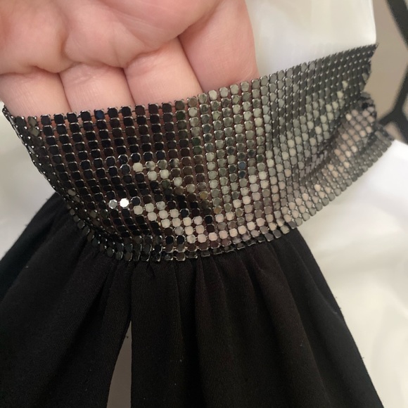 Express Keyhole Crop Top - Picture 4 of 8